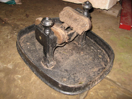 Boot scraper