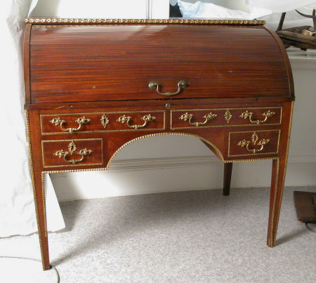 Kneehole desk