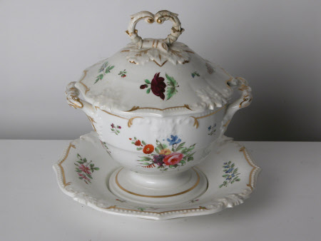 Sauce tureen