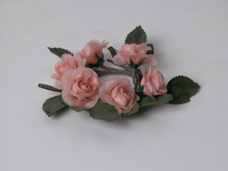 Artificial flower arrangement