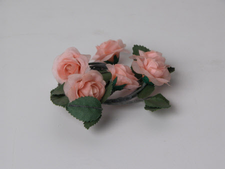 Artificial flower arrangement