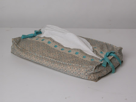 Tissue holder