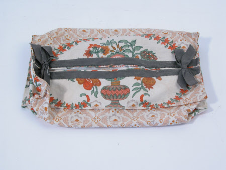 Tissue holder