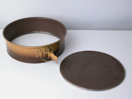 Cake tin base