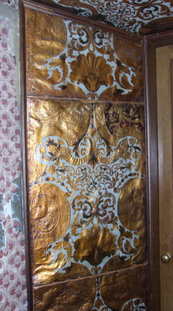Painted leather wallcovering
