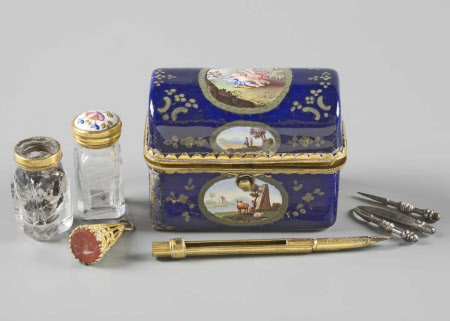 Necessaire