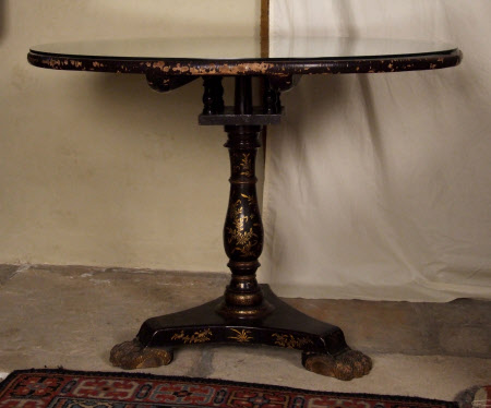 Pedestal table