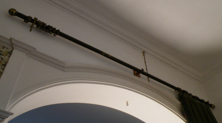 Curtain rod