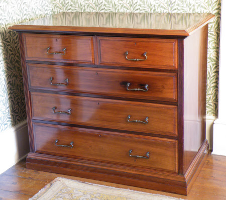 Chest of drawers