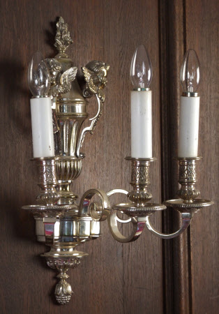 Wall bracket