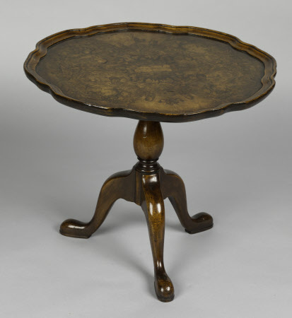 Pedestal table