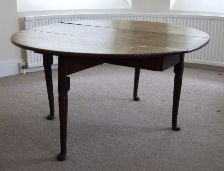 Drop-leaf table