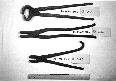 Farrier's tongs