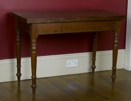Folding table
