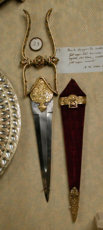 Punch dagger