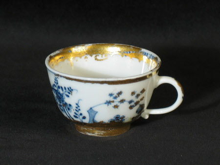 Tea cup saucer