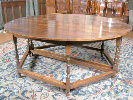 Extending dining table