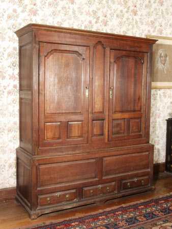 Linen press