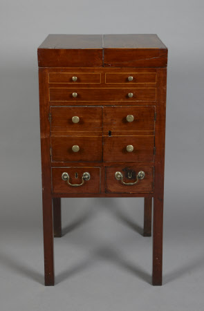 Dressing chest