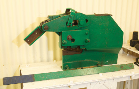 Bench guillotine
