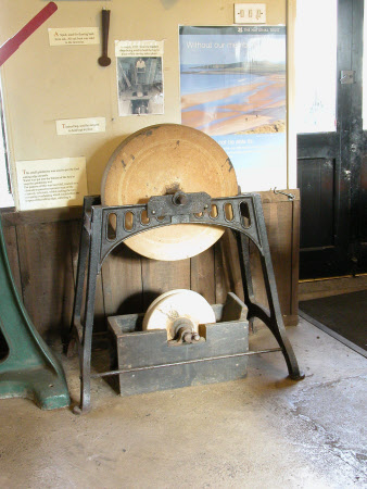 Finishing grindstone