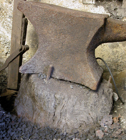Anvil stand