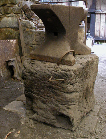 Anvil stand