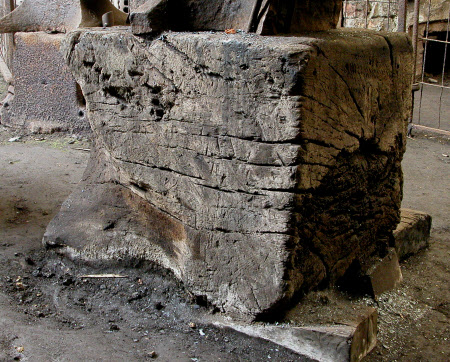Anvil stand
