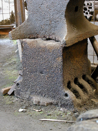 Anvil stand