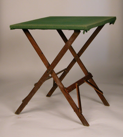 Folding table