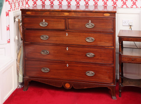 Chest of drawers