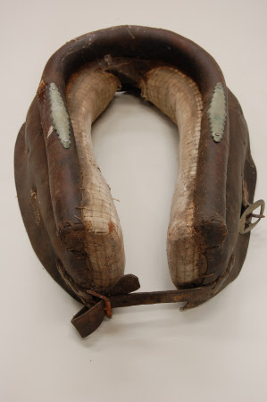 Horse collar
