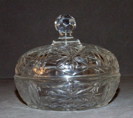 Dressing table pot