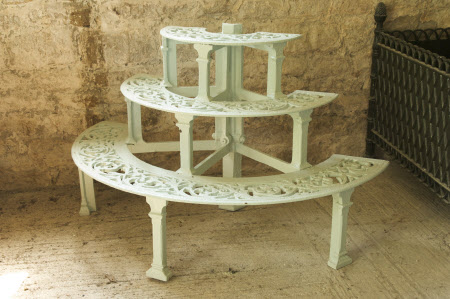 Jardiniere stand