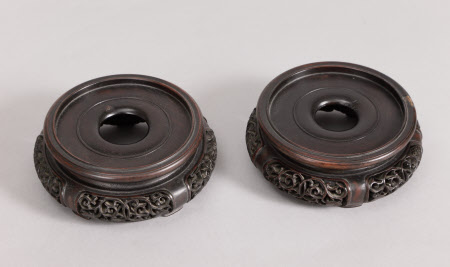 Vase stand