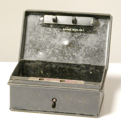 Cash box