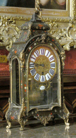 Bracket clock