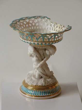 Basket stand