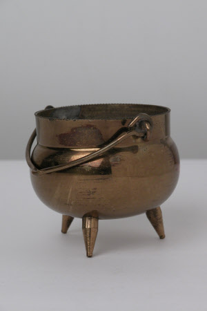 Toy cauldron