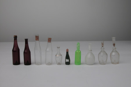 Miniature bottle