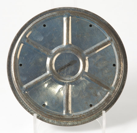 Cake tin base