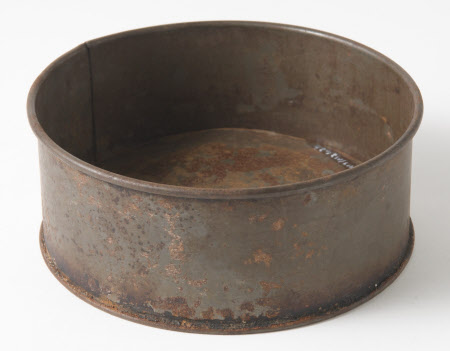 Cake tin base