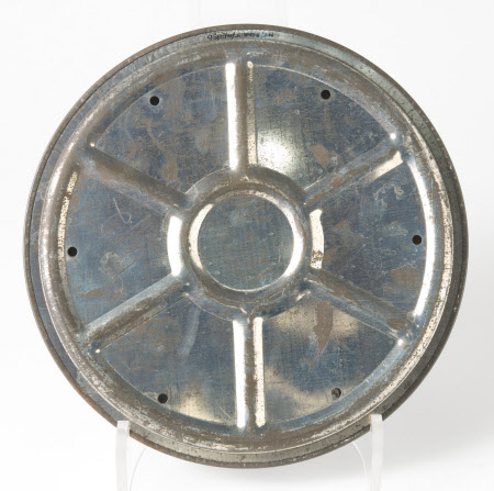 Cake tin base