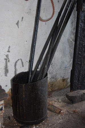 Tar pot