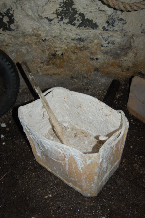 Whitewash container