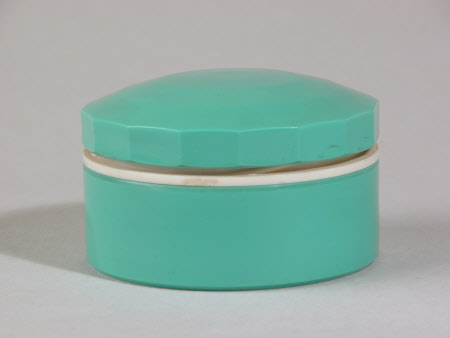 Powder pot