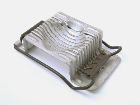 Egg slicer