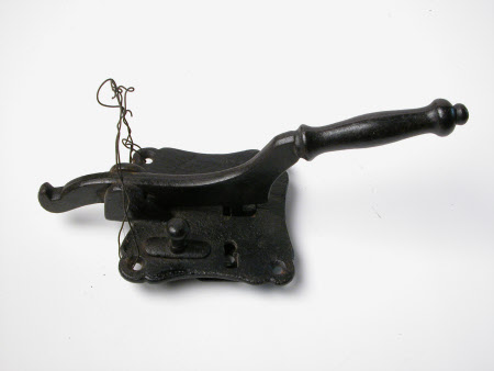 Door latch