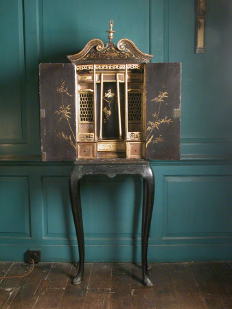 Shrine cabinet