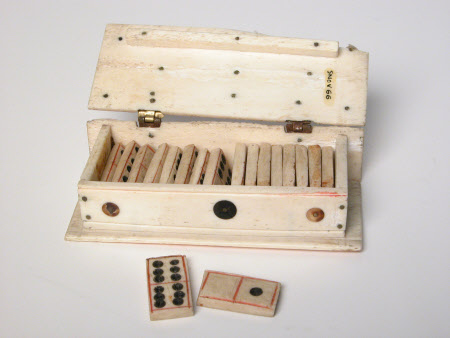 Domino box